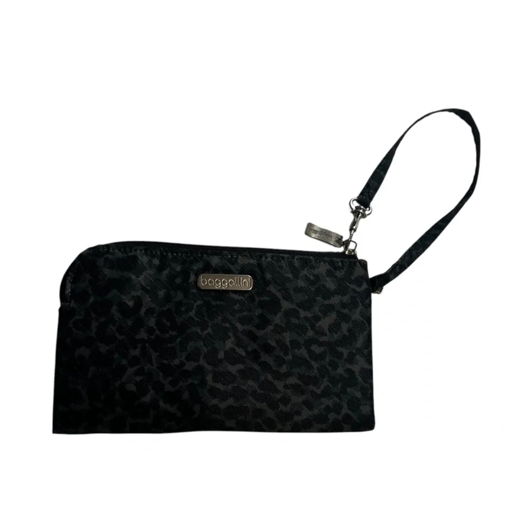 Baggallini Gray Cheetah Wristlet Nylon RFID Protected